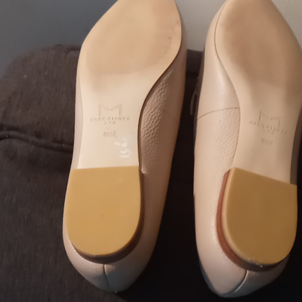 Shoe - Picture 3 of 3